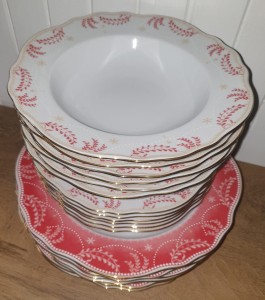 Zestaw talerzy 6/18 GLORIA czerwono-złota  CHODZIEŻ