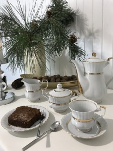 Serwis do kawy dla 12 osób 39 el. Iwona Złoty Pasek CHODZIEŻ