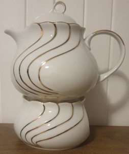 Czajnik z podgrzewaczem 1,15 l Złoty Daphne